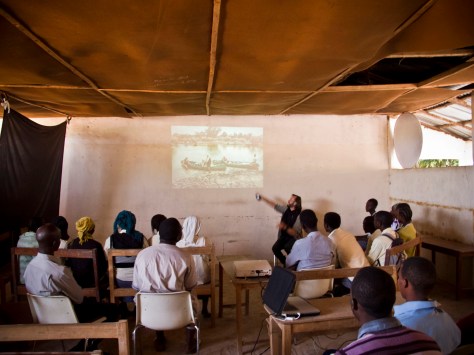 KEMBUJEH_PROJECTIONIMG_5130_1