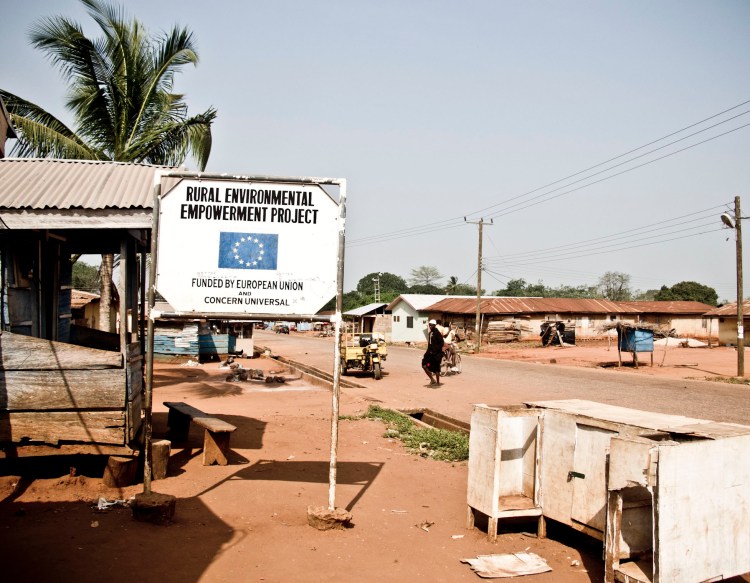 CU_BILLBOARD_SORGHUMIMG_0511FLO_AT WORK_WOMENS GROUP