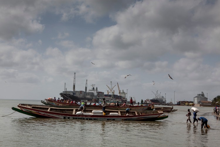 Pirogues unloading at Banjul.