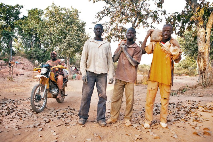 Gold-miners2_tombronkoto_MG_3950-copy-3