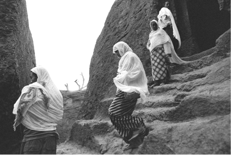 Press: Orthodox Christian women on the way to church Lalibela, Ethiopia ©Jason Florio - Bonobos Guidebooks