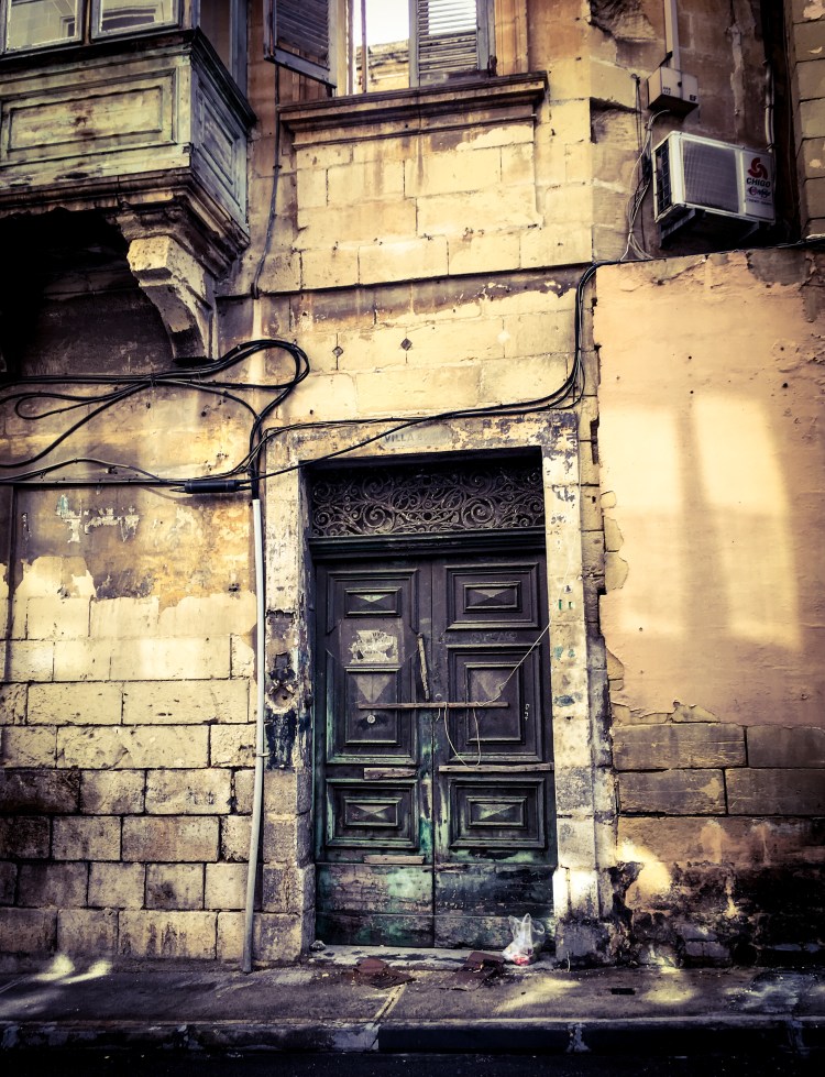 Derelict house of character, and part of Maltese balcony, Sliema, Malta © Helen Jones-Florio