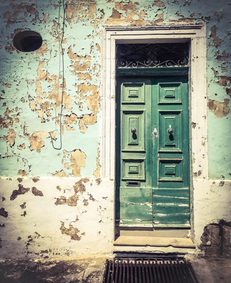 Green door, Sliema, Malta ©Helen Jones-Florio from #DisappearingMalta #MaltaDoors