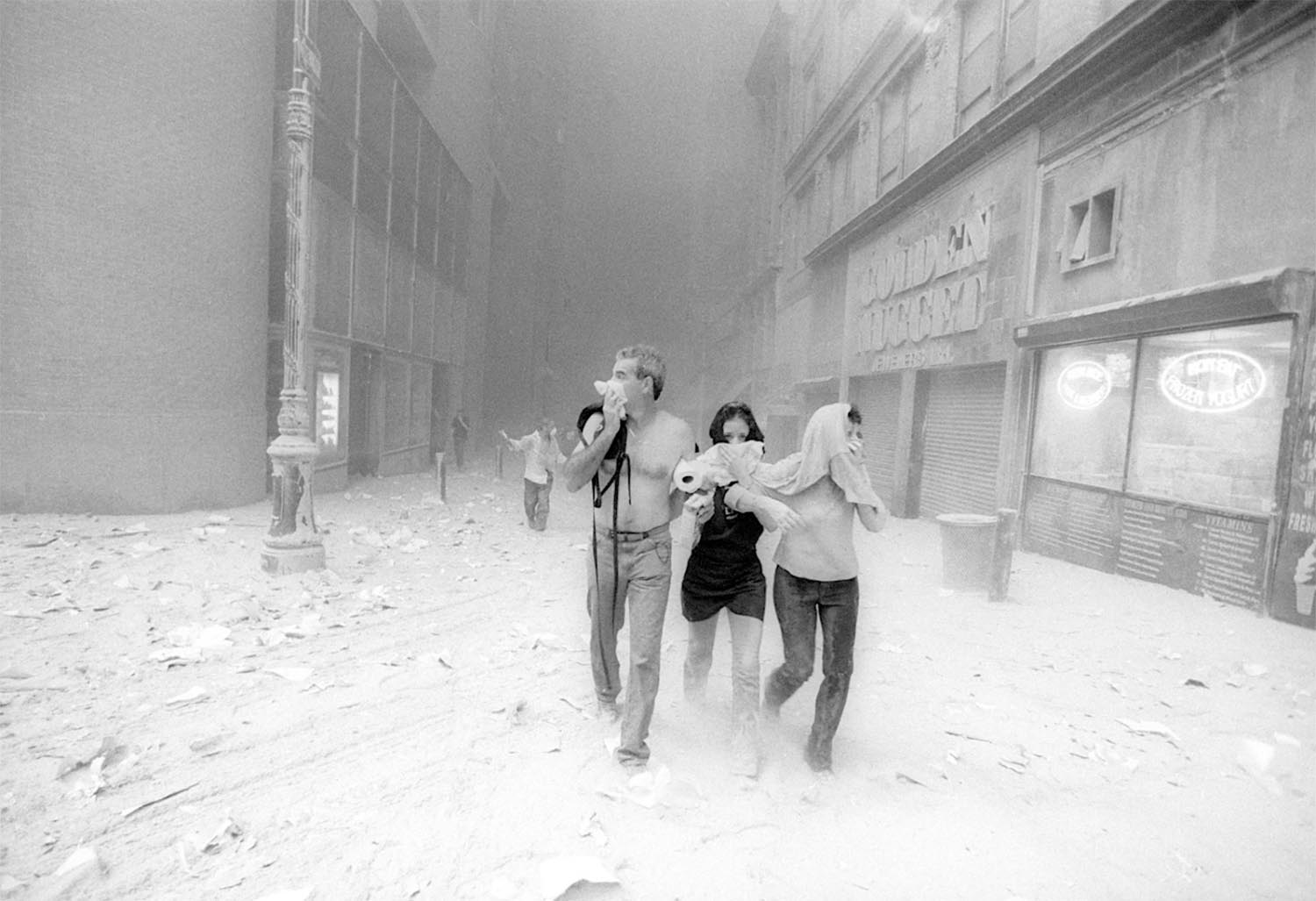 'The Day The Towers Fell - my 9/11 journey' Jason Florio: September 11th, 2001-people escaping Lower Manhattan, among the debris from the fallen World Trade Center Towers, NYC. Black and white image ©Jason Florio
