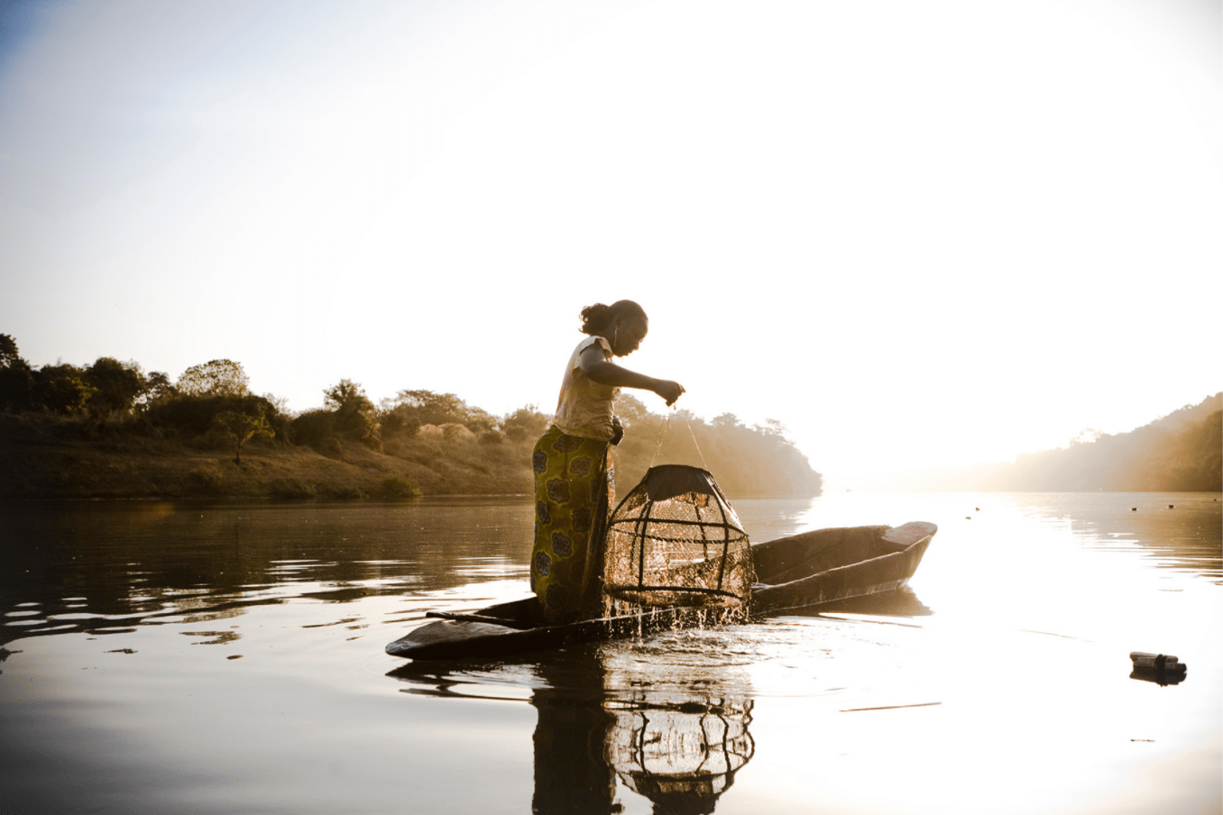 A woman checks her traps on the River Gambia, Senegal, in the early hours of the morning, West Africa. Image ©Jason Florio