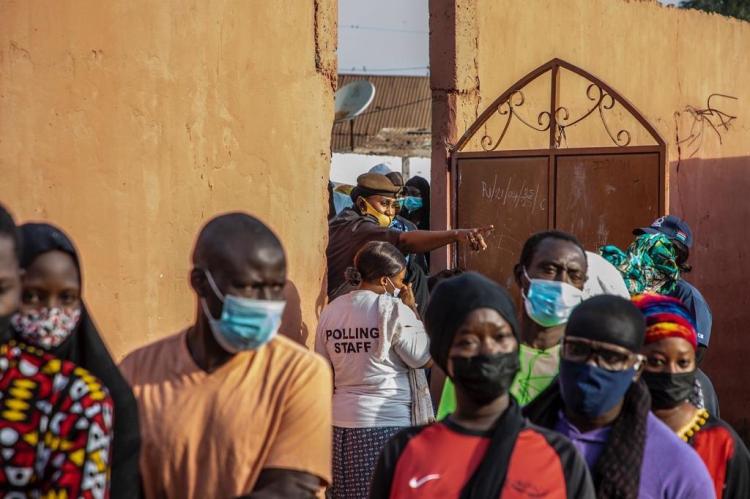 Gambia Elections 2021 -Gambians line up to vote at the polling station. Image © Jason Florio
